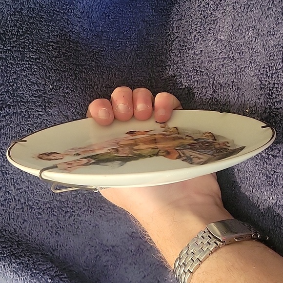 Norman Rockwell inspired plate The Cobbler Museum Collections, Inc. 1886. 6 1/2" - Picture 4 of 5